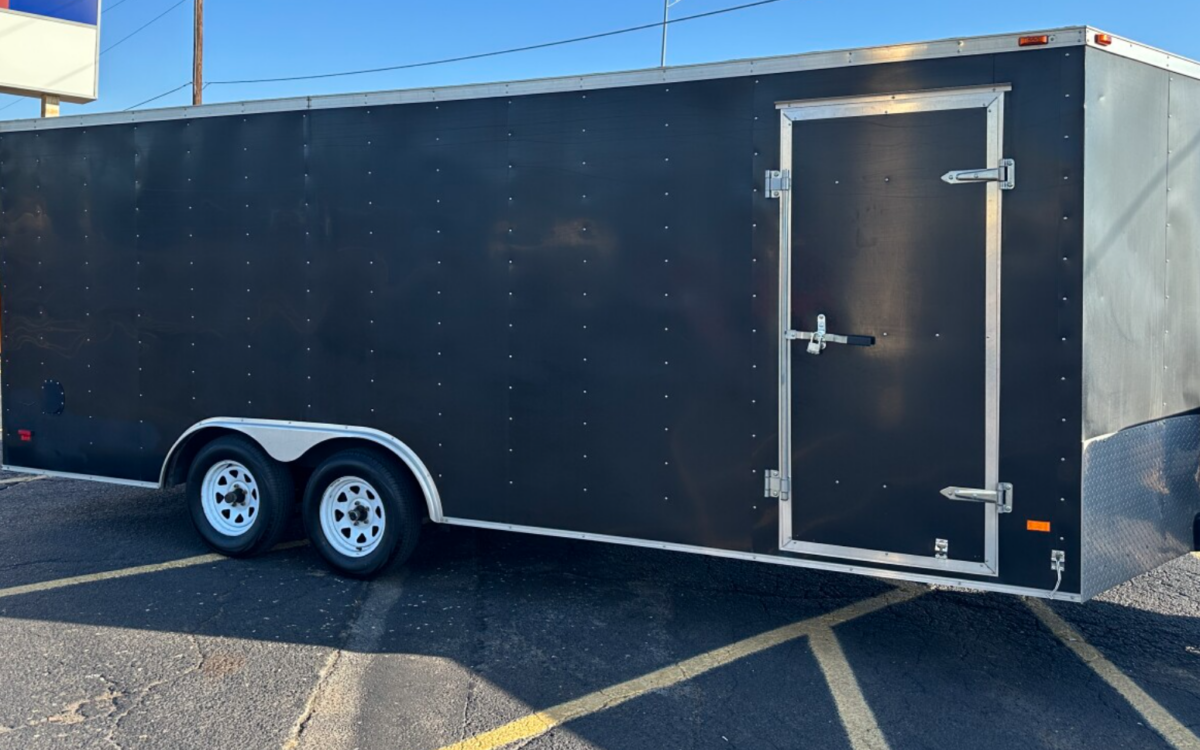Exploring the Pros and Cons of Enclosed Trailers for Hauling