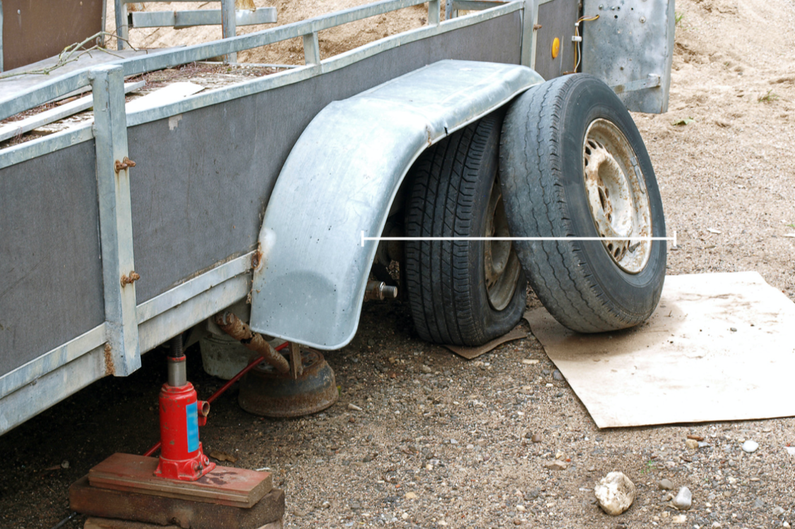 How to Fix a Flat Tire on a Trailer Without a Jack