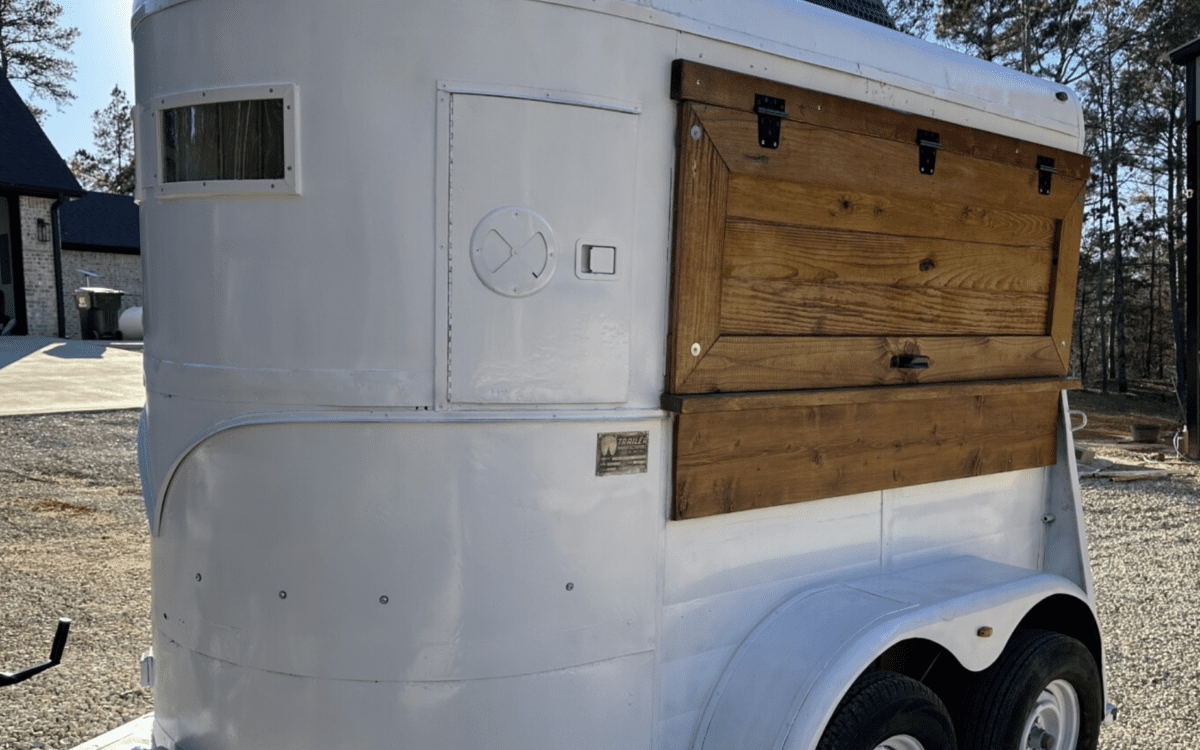 horse trailer mobile bar